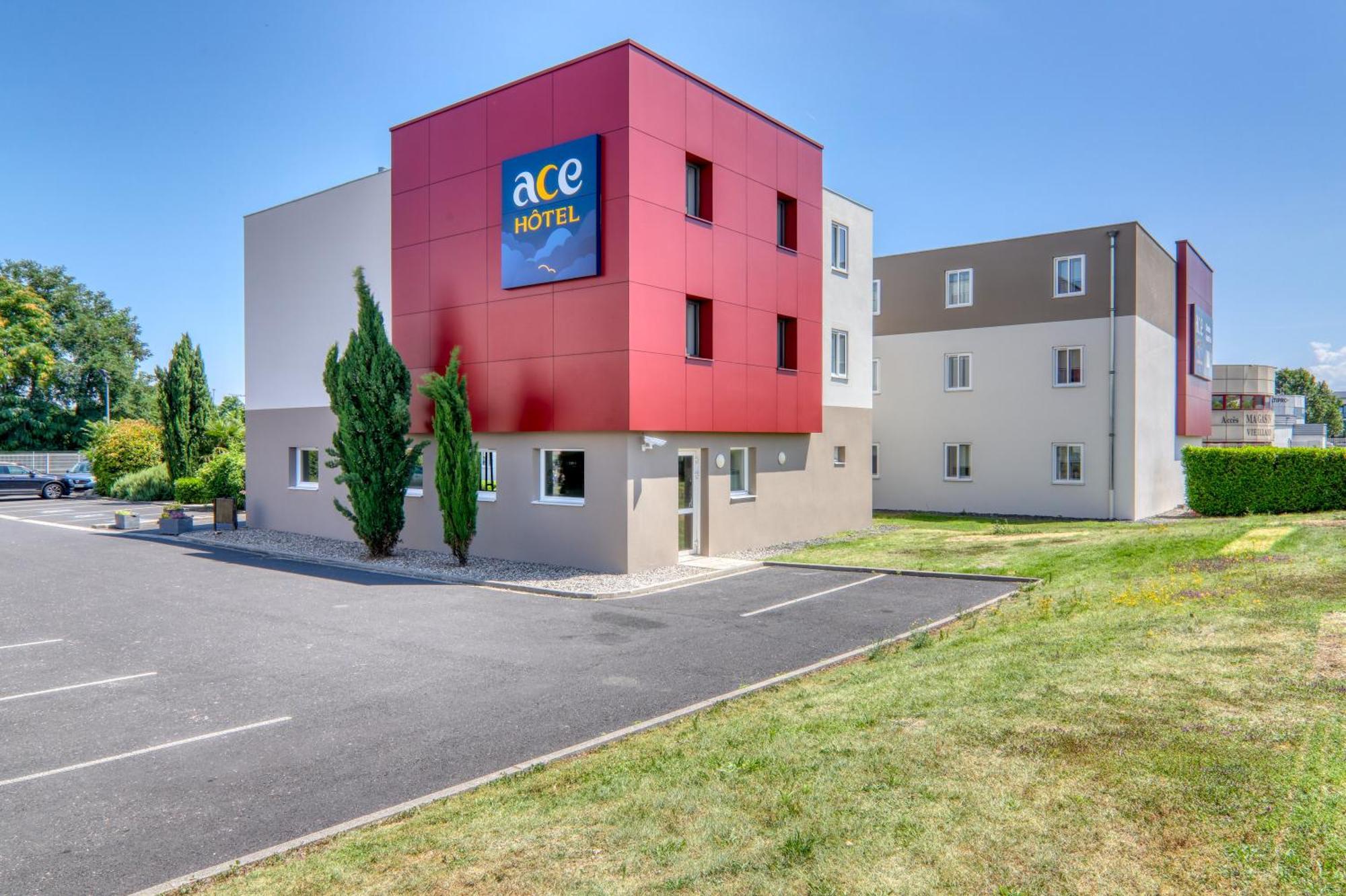 Ace Hotel Clermont Ferrand La Pardieu Bagian luar foto